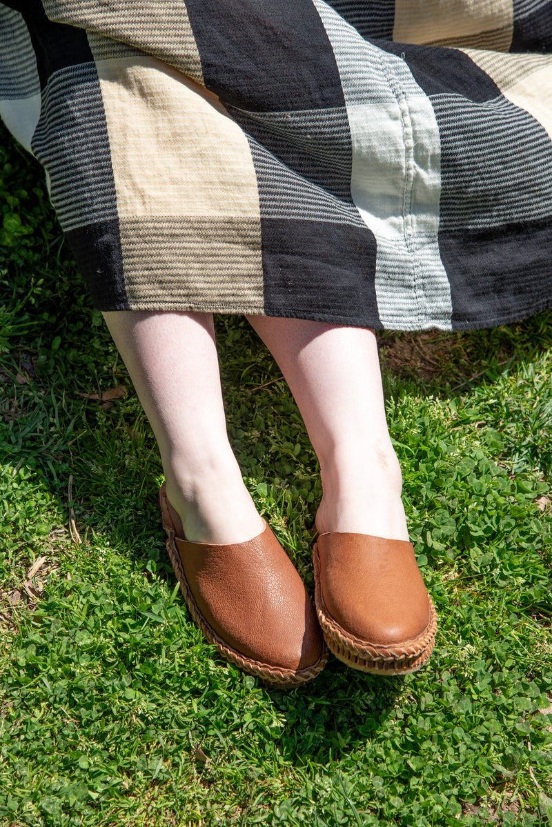 Mohinders Solid Slides in Walnut