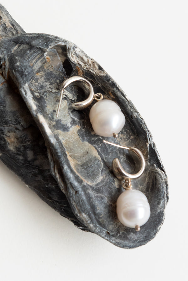 Amanda Hunt Cocoon Hoops with Pearls