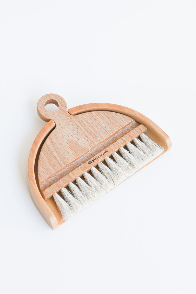 Iris Hantverk Table Brush