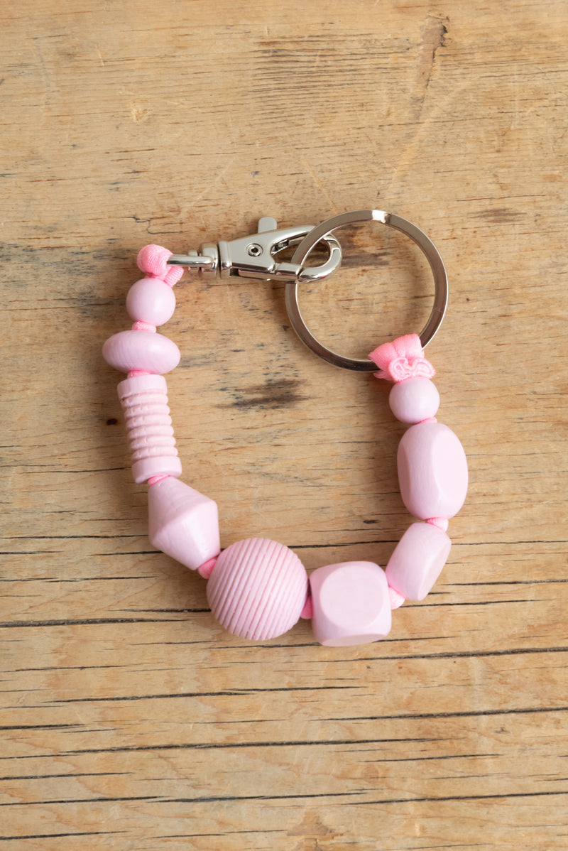小物 YUEQI QI EARPHONES BEADED KEYCHAIN PNK Ina.Seifart Perlenmix Short Keychain – Moon and Arrow
