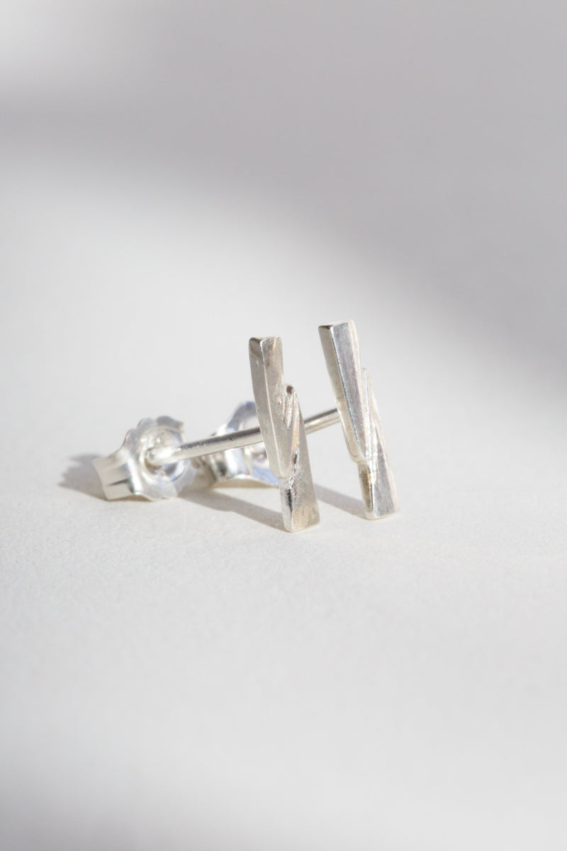 T.Kahres Jewelry Sterling silver razor bow studs