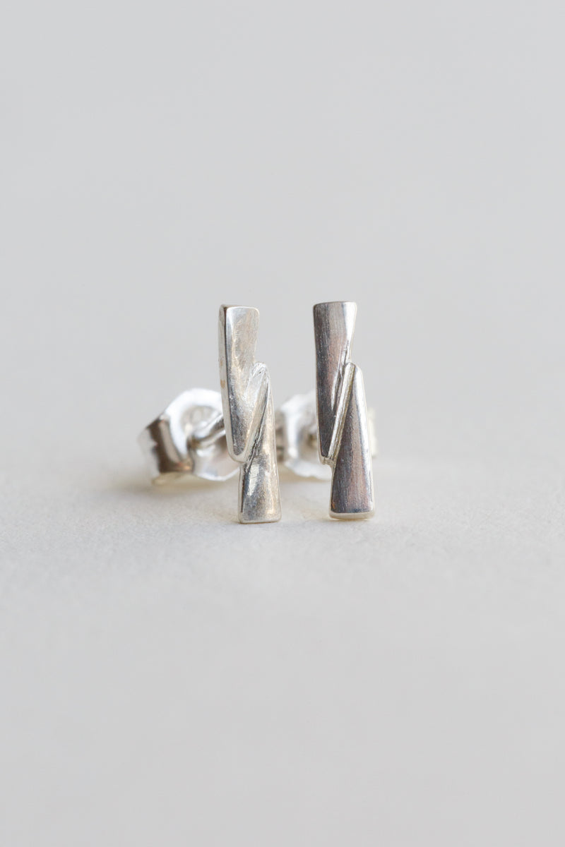 T.Kahres Jewelry Sterling silver razor bow studs